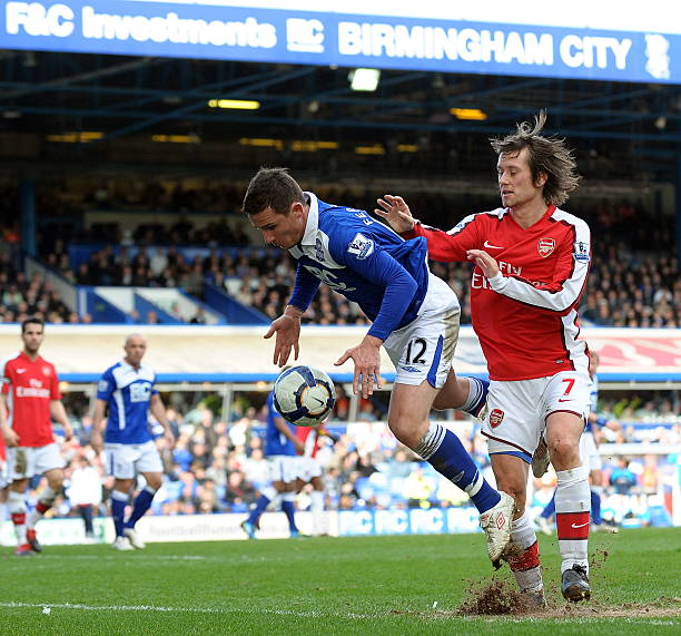 以其卓越的 以其卓越的