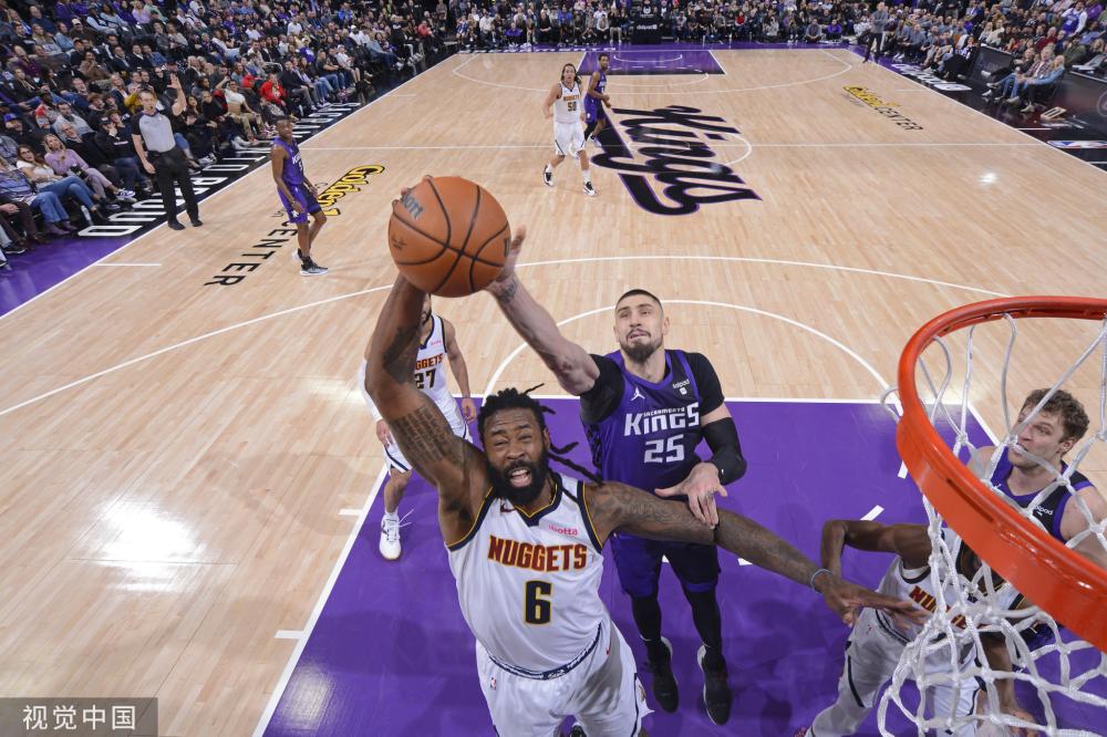 个巨大的锻 个巨大的锻