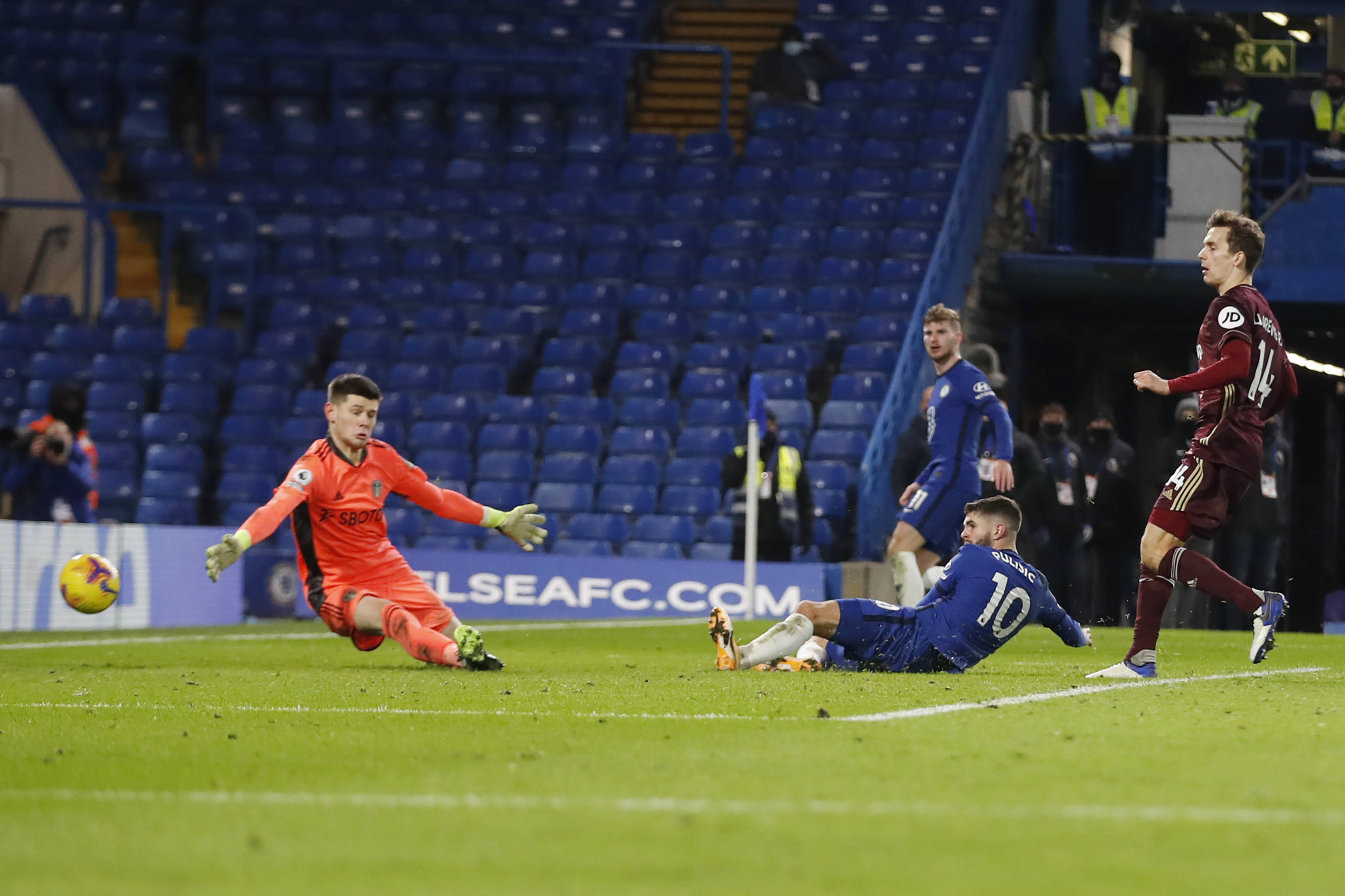 了队员们更 了队员们更